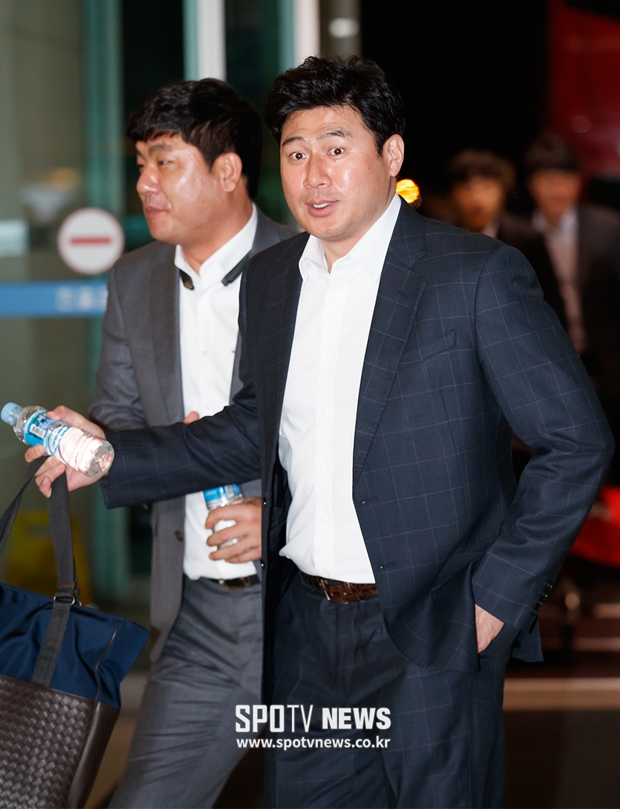 [포토S] 전지훈련 떠나는 서재응 코치
