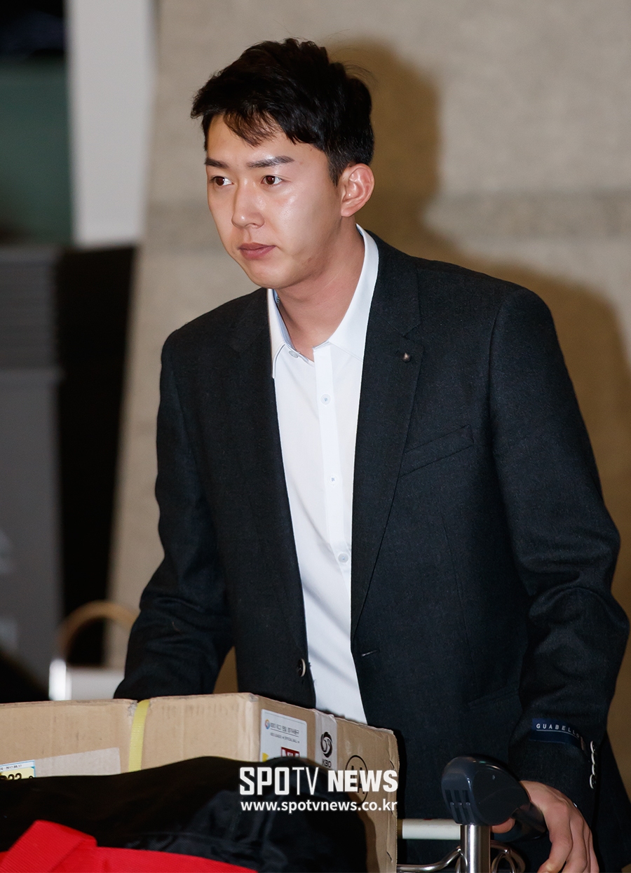 [포토S] 박정수, '전역하고 전지훈련 출발'