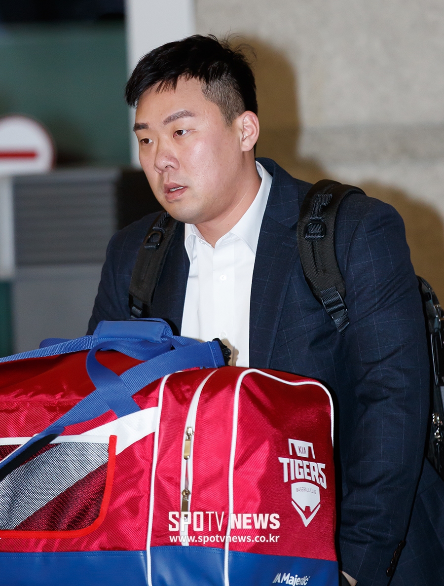 [포토S] 안치홍, 오키나와를 향해