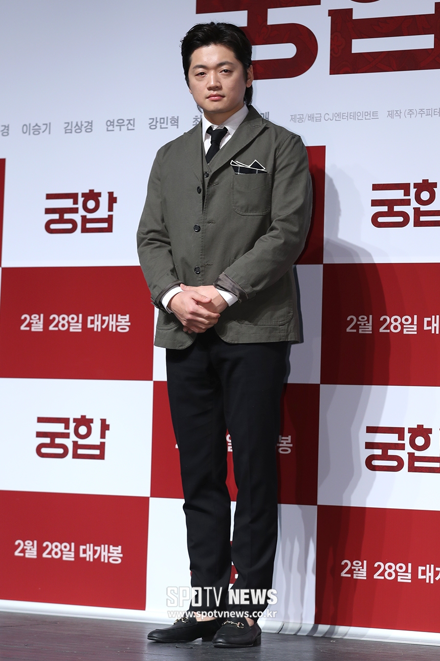 [포토S] 포즈 취하는 배우 조복래