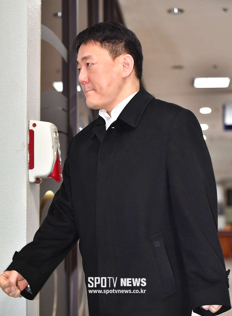 [포토S] 이장석 대표, 굳은 표정으로 선고 공판 출석
