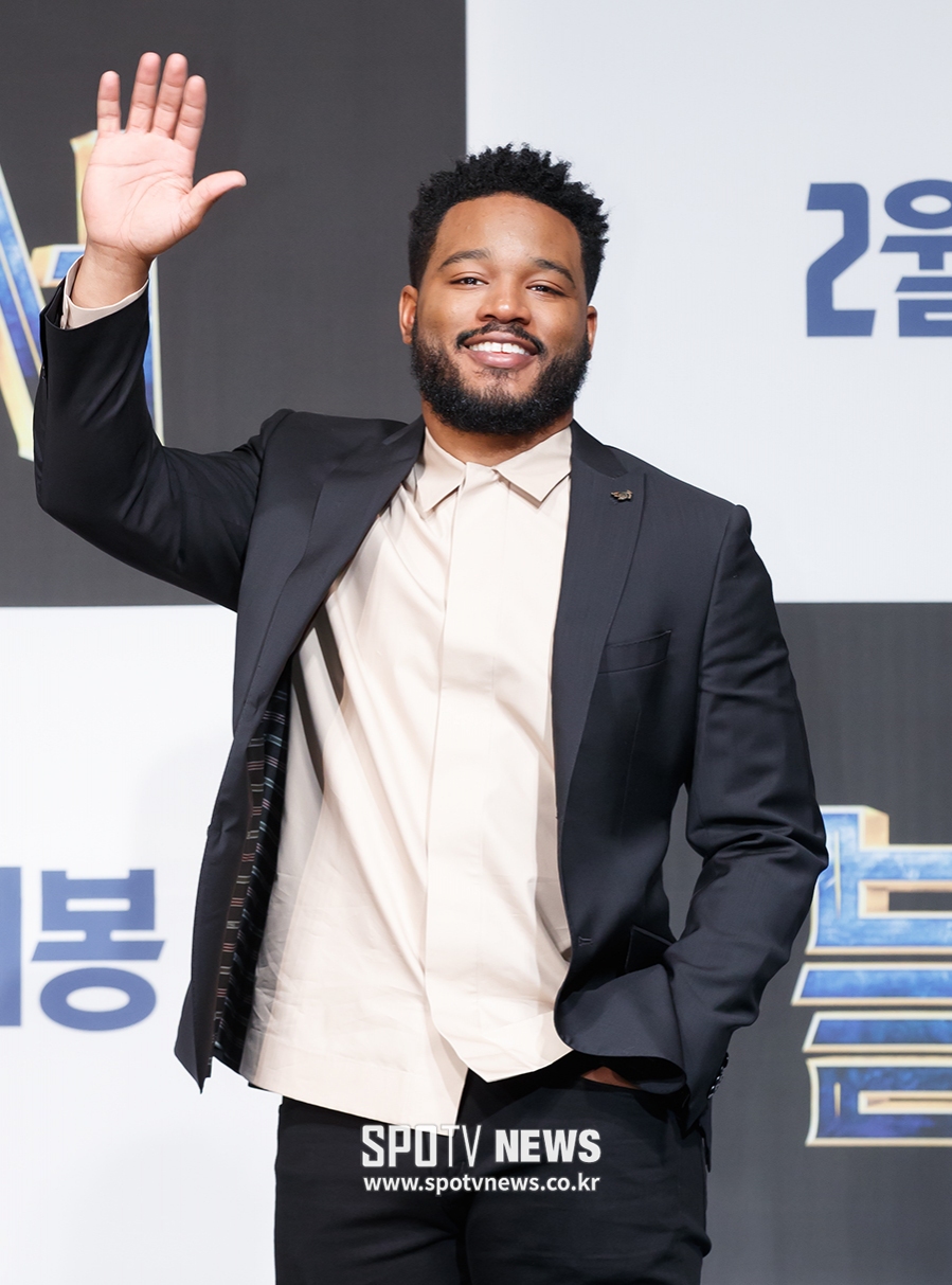[포토S] 인사하는 라이언 쿠글러 감독