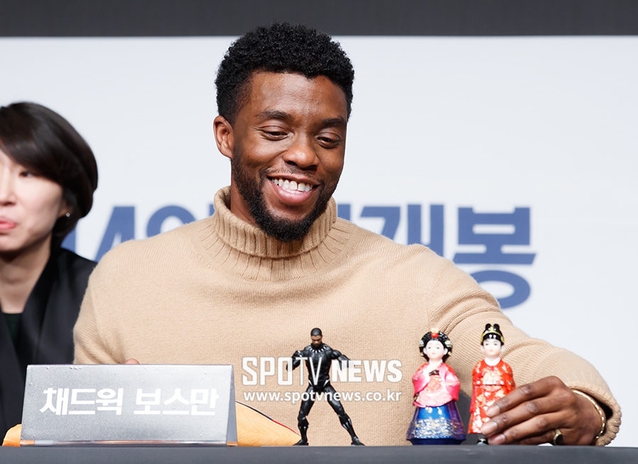 [포토S] 채드윅 보스만, '한국 인형 귀엽네'