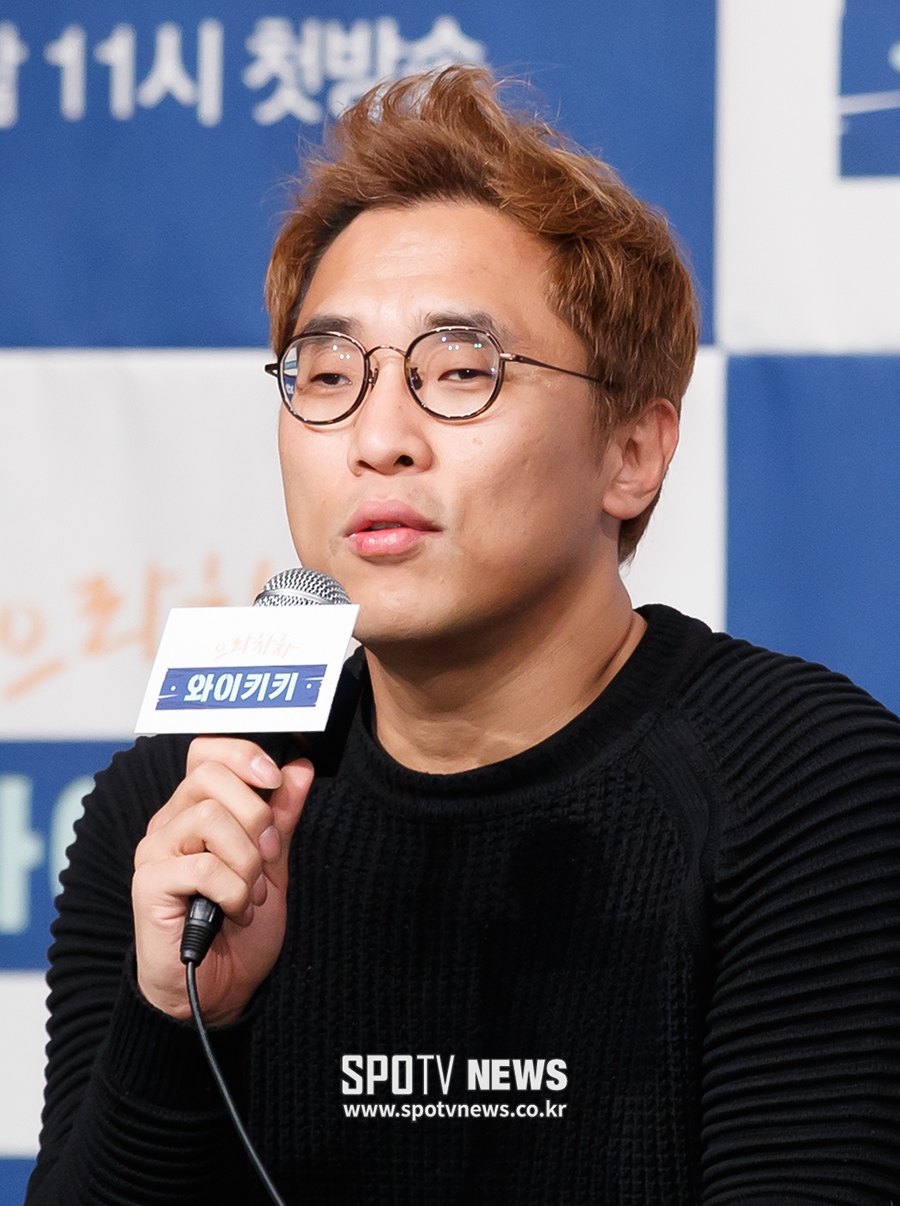 [포토S] 인터뷰 하는 이창민 감독