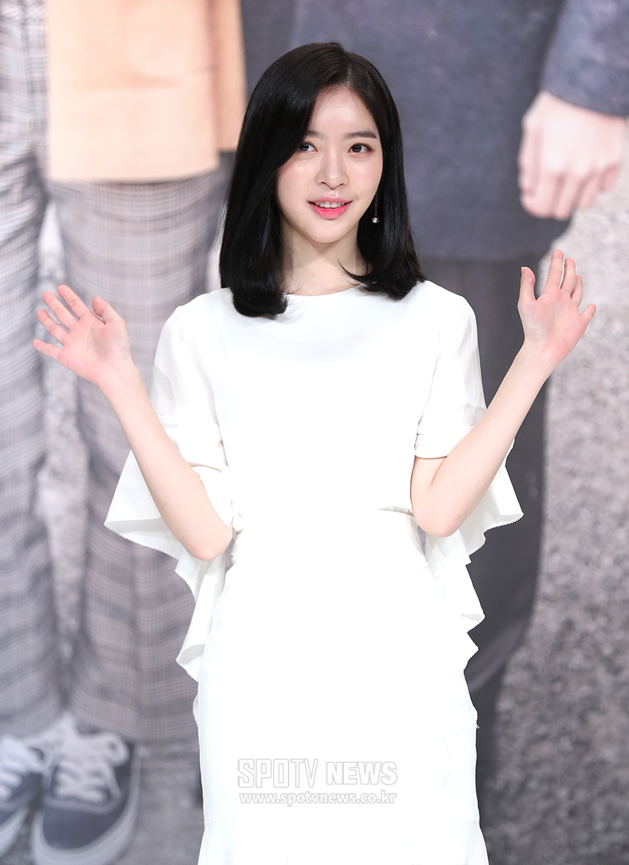 [포토S] 조아영, 백옥 피부