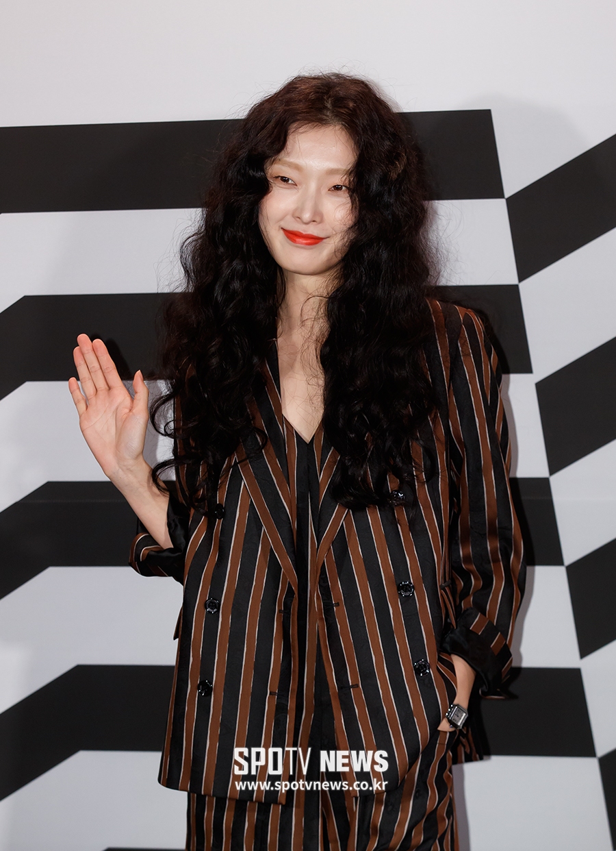 [포토S] 포즈 취하는 모델 김성희