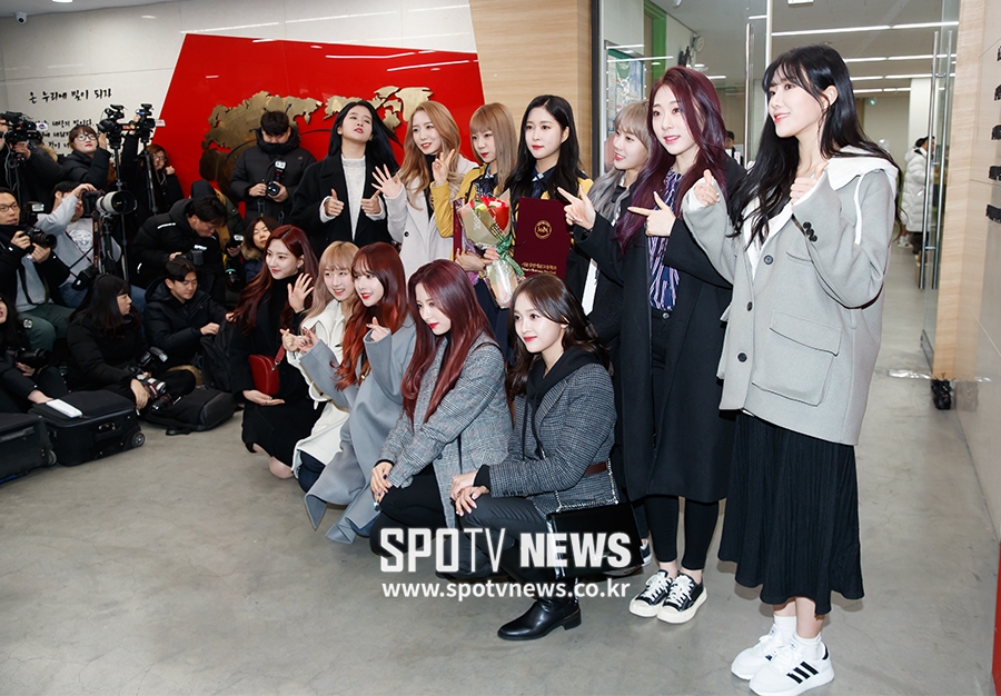 [포토S] 우주소녀, '막내들 졸업식 왔어요'