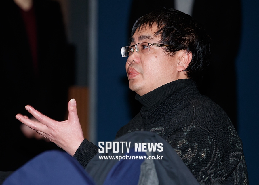 [포토S] 박항서 감독에게 질문하는 베트남 취재진