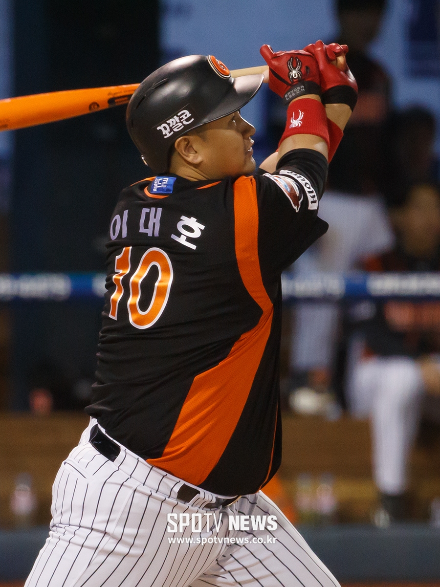 2018 KBO, 2년 연속 최고 연봉 이대호…2위 양현종