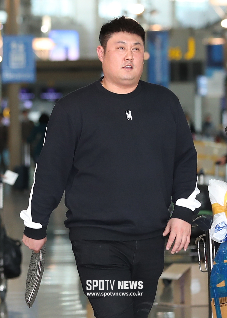[포토S] 최준석, NC 전지훈련지 애리조나로 출국