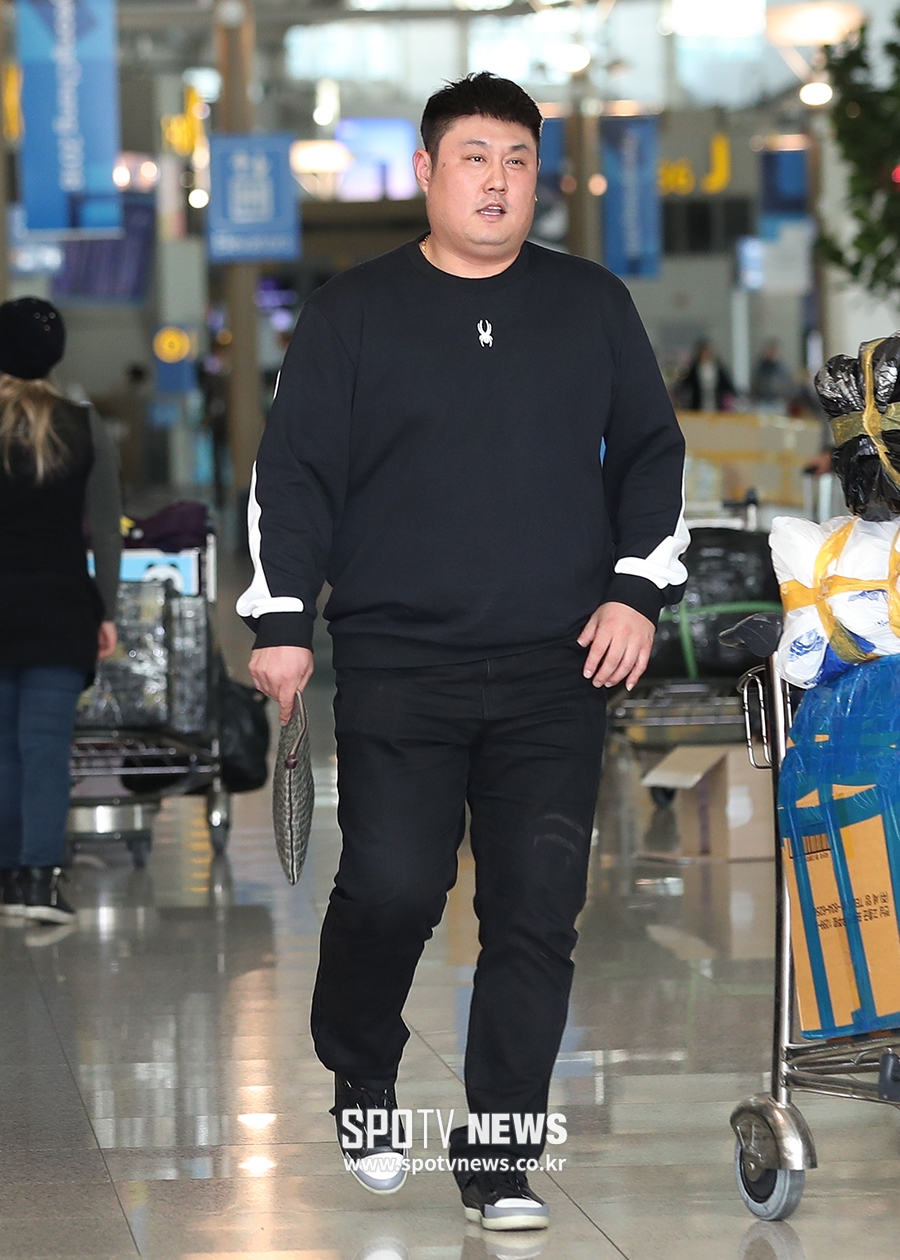 [포토S] NC 최준석, '전지훈련 떠나요'