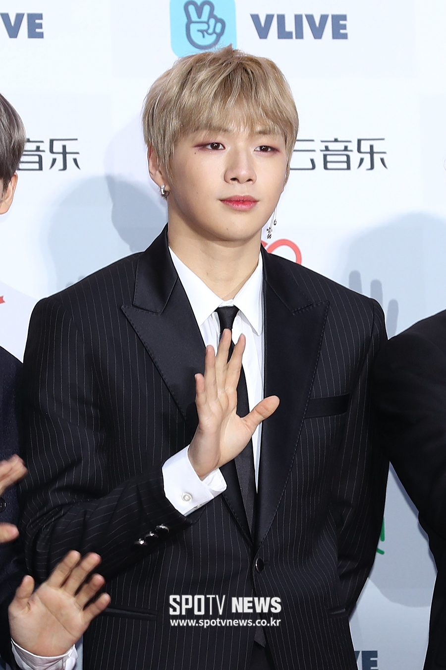 [포토S] 강다니엘, 논란에 약간은 어두운 표정