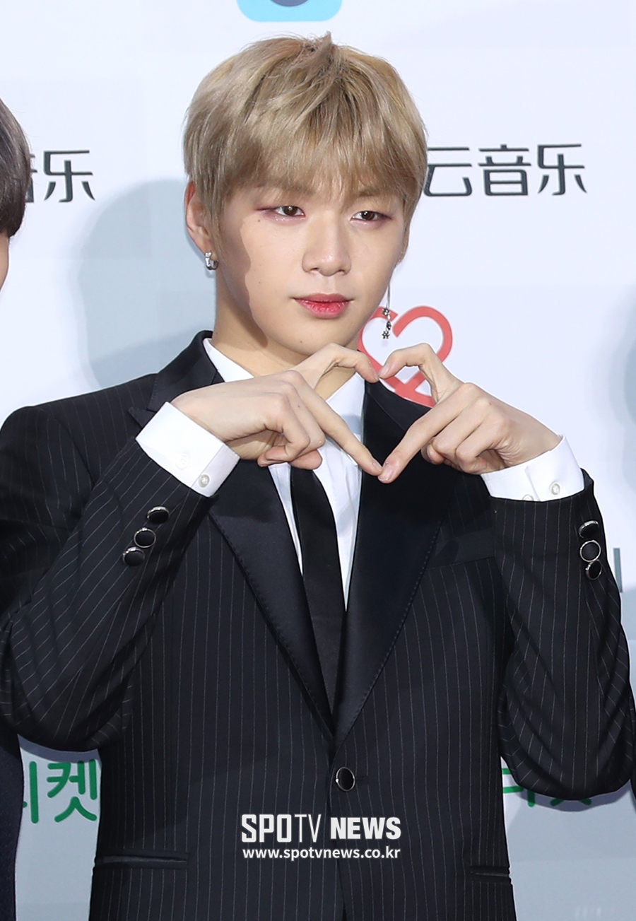 [영상] 하루 종일 실검 주인공으로 마음 고생 중인 워너원 강다니엘(Ft. 육지담)