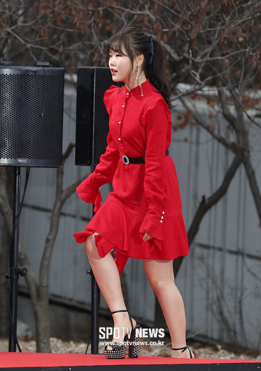 [포토S] 이수현, 높은 힐 신고 성큼성큼~