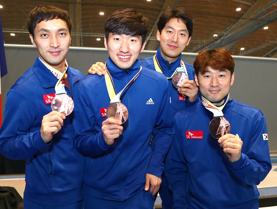 男 에페, 밴쿠버 월드컵 단체전 銅…세계 랭킹 1위 질주