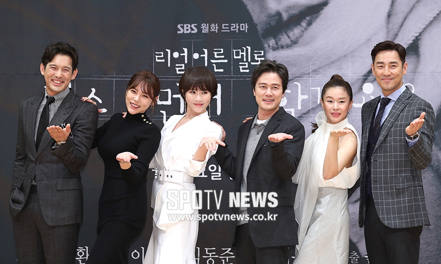 [포토S] '키스 먼저 할까요?'