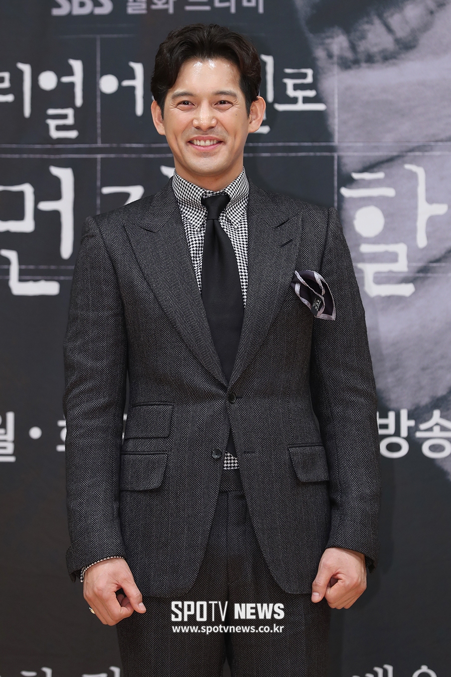 [포토S] 포즈 취하는 배우 오지호