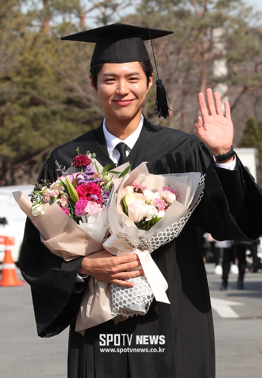 [포토S] 박보검, 학사모 쓰고 귀여운 미소~