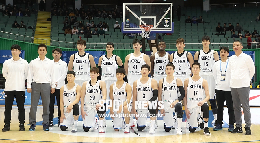 [포토S] 기념 촬영 갖는 한국 농구 국가대표팀