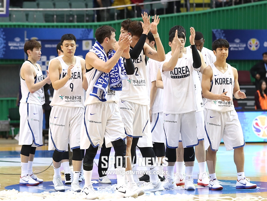 [포토S] 한국 농구 대표팀, 홍콩 21점차 완파