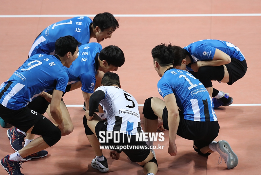 [포토S] 현대캐피탈, 서브 에이스 기록하고 토르 세리머니