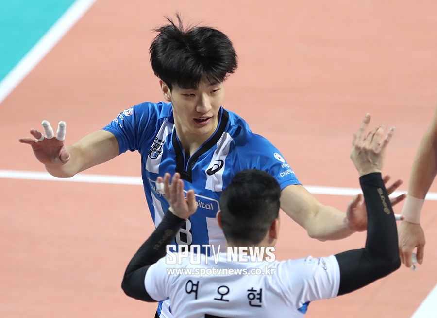 [포토S] 하이파이브 하는 송준호