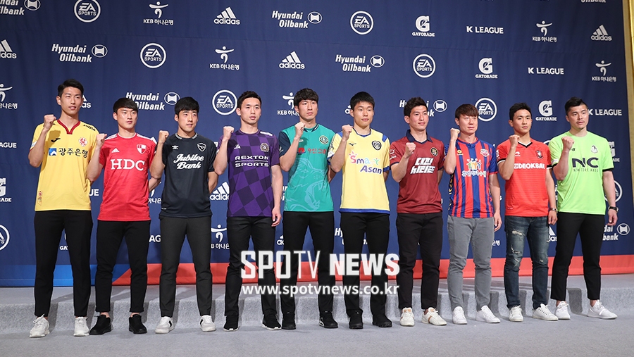 [포토S] 파이팅 포즈 취하는 K리그2 선수들