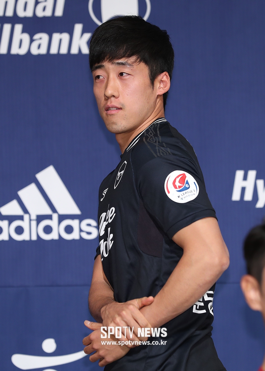 [포토S] 성남FC 서보민, 어깨 자랑