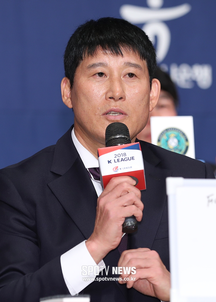 [포토S] 포부 밝히는 안양 고정운 감독