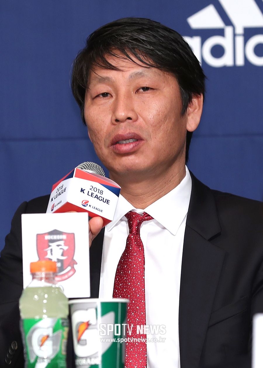 [포토S] 포부 밝히는 부천FC 정갑석 감독