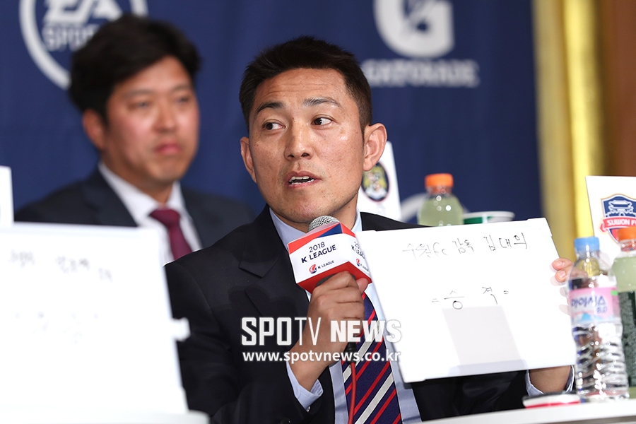 [포토S] 수원FC 김대의 감독, 승격이 목표