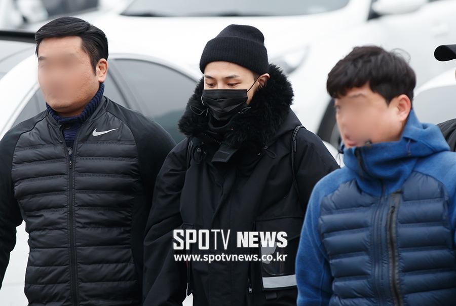[포토S] 지드래곤, 마스크로 얼굴 가리고 입소