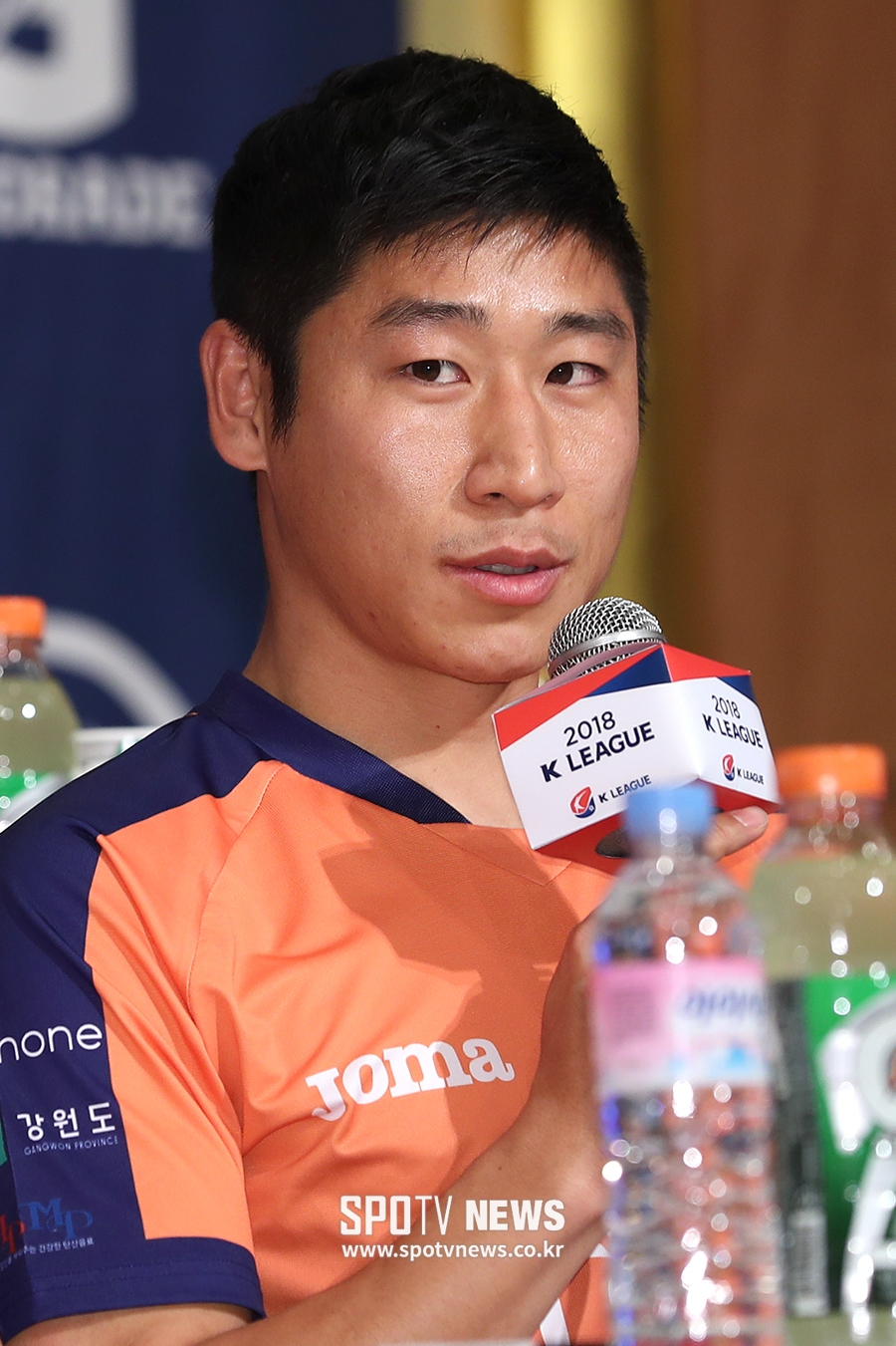 [포토S] 인터뷰 하는 포항 이근호