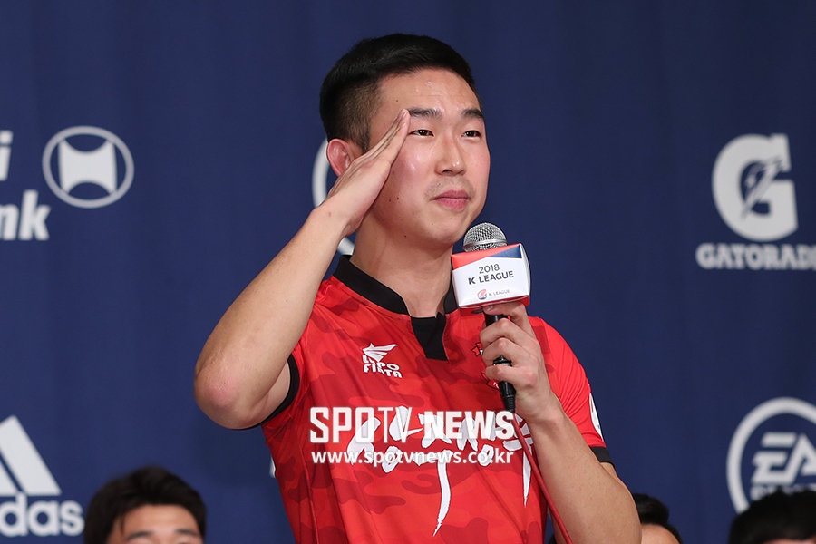 [포토S] '신병' 윤빛가람, 충성!