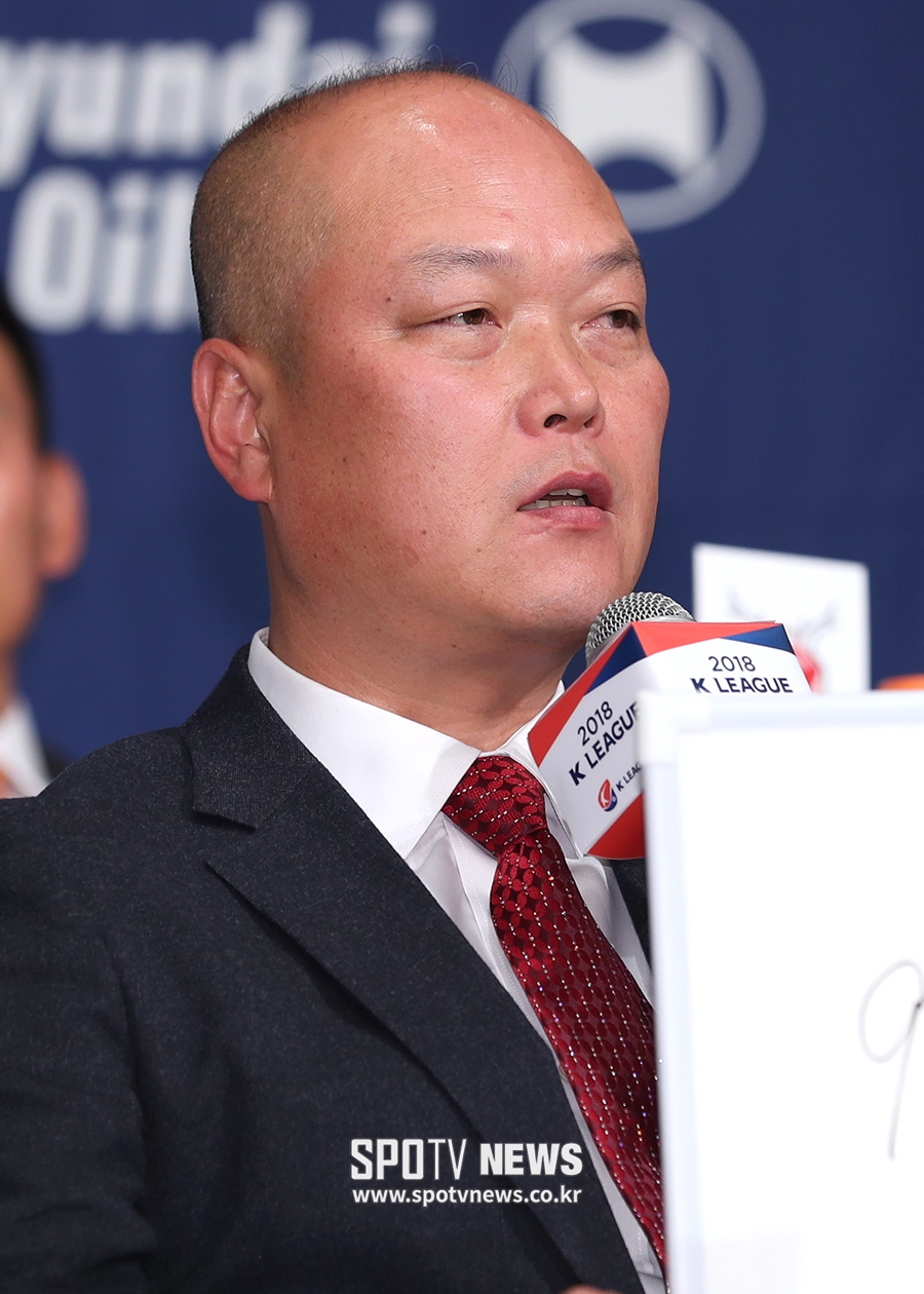 [포토S] 포부 밝히는 상주상무 김태완 감독
