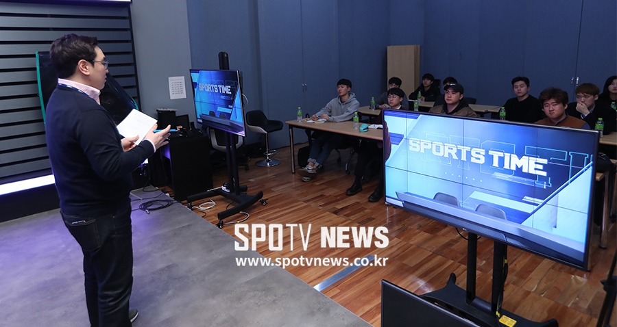 [포토S] SPOTV NOW 서포터즈들에게 강연하고 있는 주창환 PD