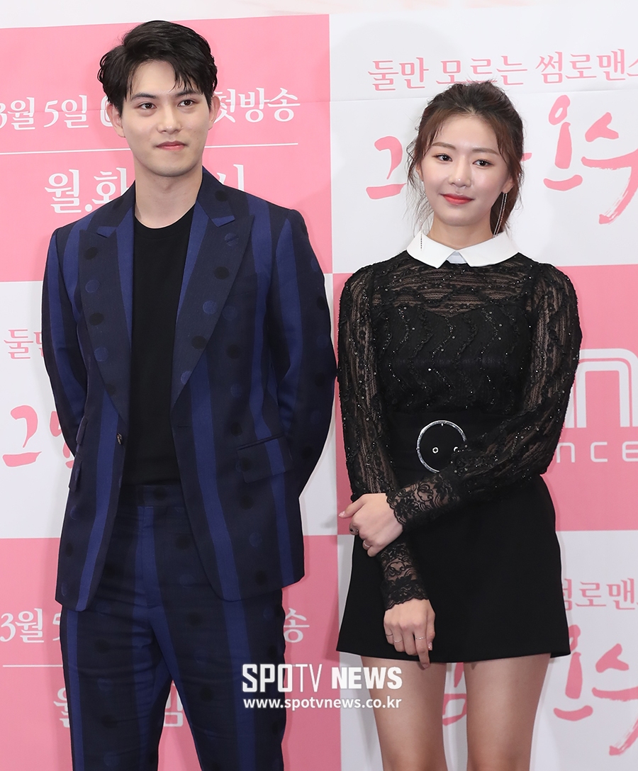 [포토S] 커플샷 촬영하는 배우 이종현-김연서