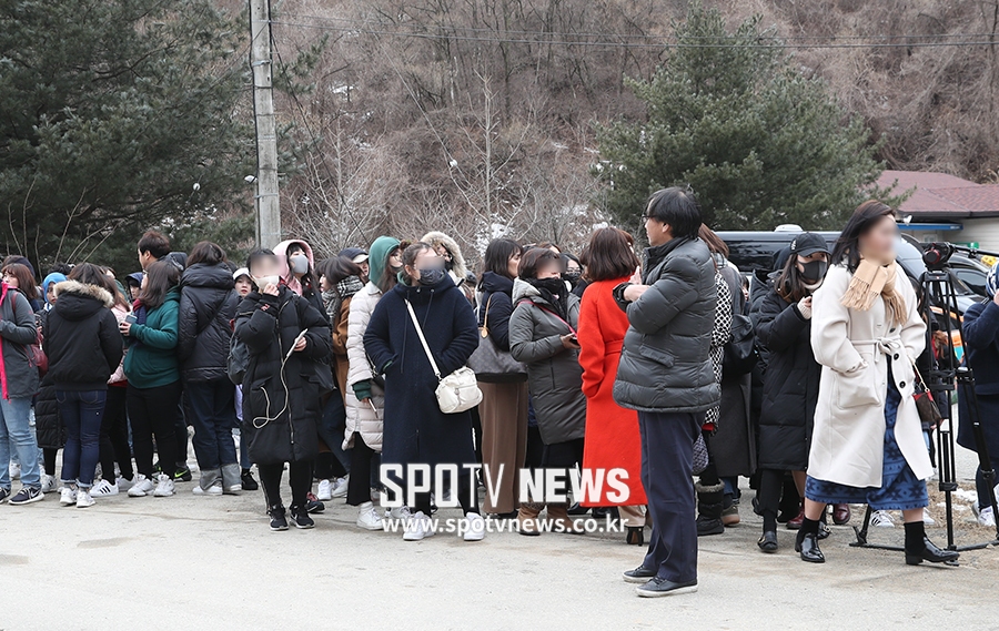 [포토S] 정용화, 말 한마디 없이 입소 '200명 팬들 허탈'