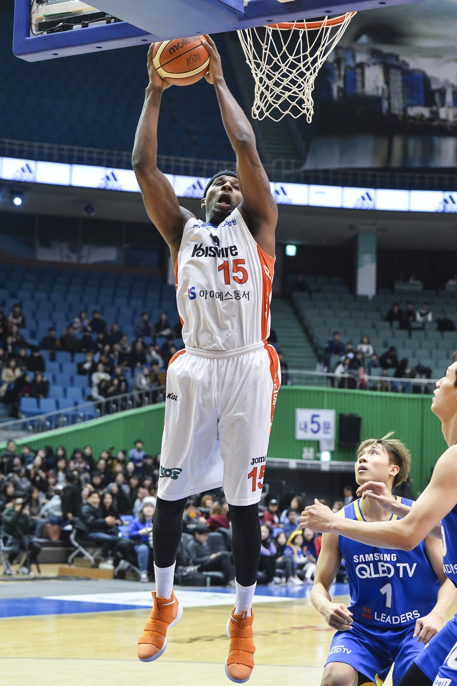 '골 밑 중심' KBL, 실력 있는 200㎝ 이하 빅맨 찾을 수 있을까