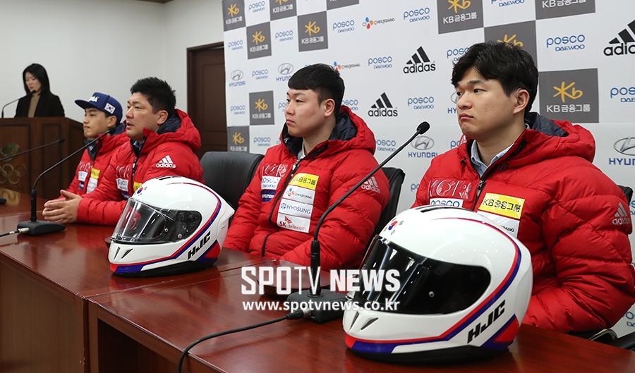 [포토S] 은메달 쾌거에도 무거운 표정 짓는 봅슬레이 대표팀