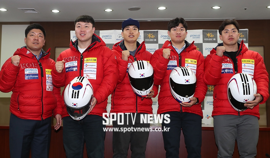 [포토S] 건곤감리 헬멧 든 봅슬레이 대표팀