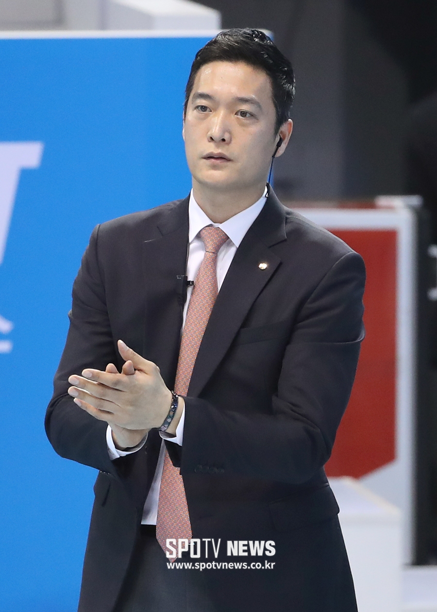 [포토S] 박수 치는 우리카드 김상우 감독