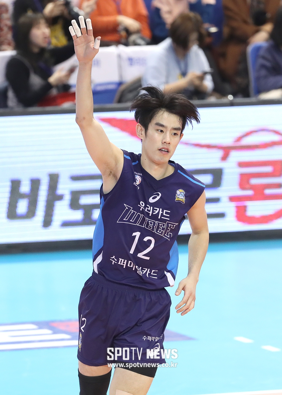 [포토S] 신으뜸, 손을 번쩍!