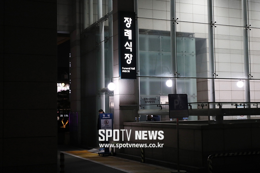 [포토S] 故 조민기 씨 빈소 준비중인 건국대병원 장례식장