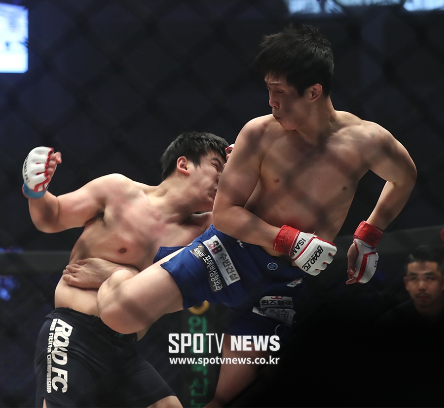 [포토S] 홍영기, 돌려차기 적중