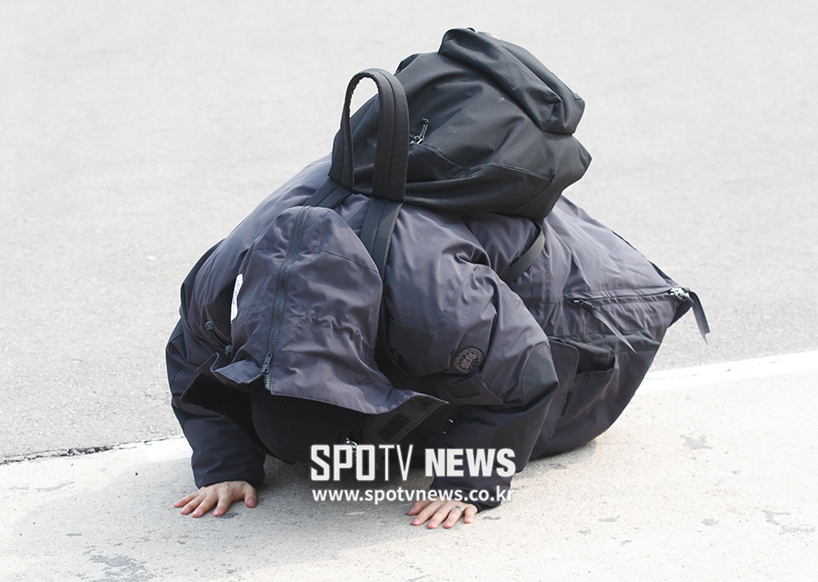[포토S] 태양, 팬들 향해 감사의 큰절