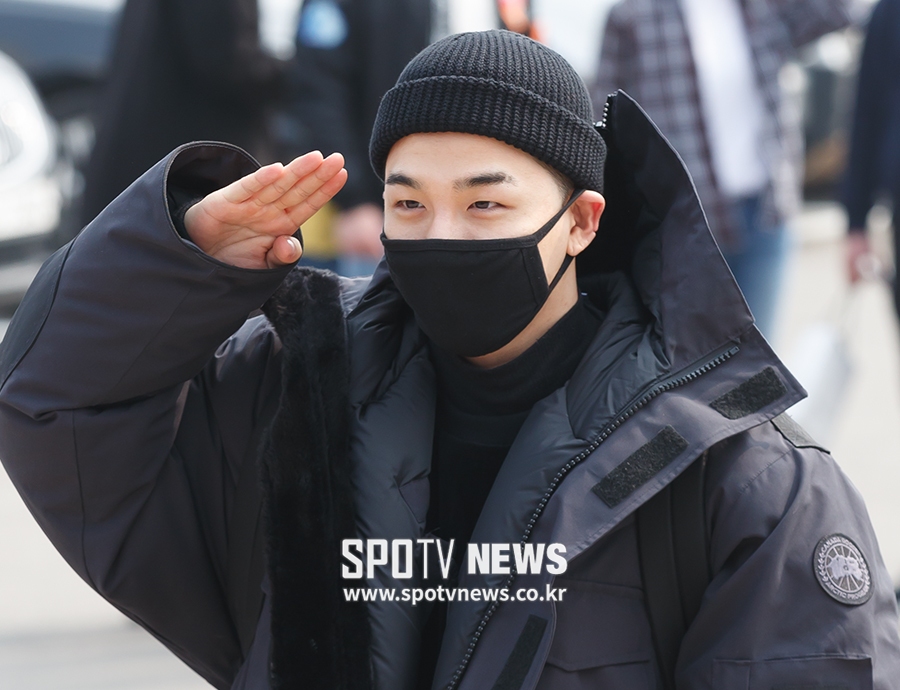[포토S] 태양, 남자답게 경례!