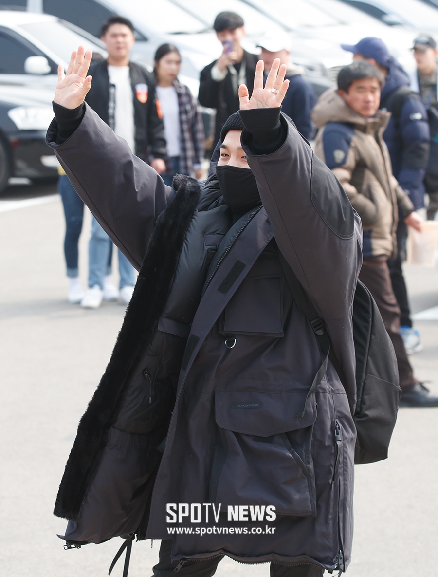 [포토S] 태양, 웃으며 안녕