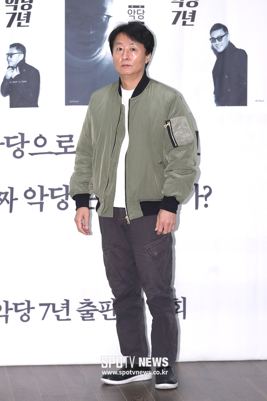 [포토S] 포즈 취하는 배우 김종수
