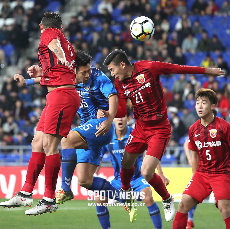 [포토S] '공중볼 다툼'